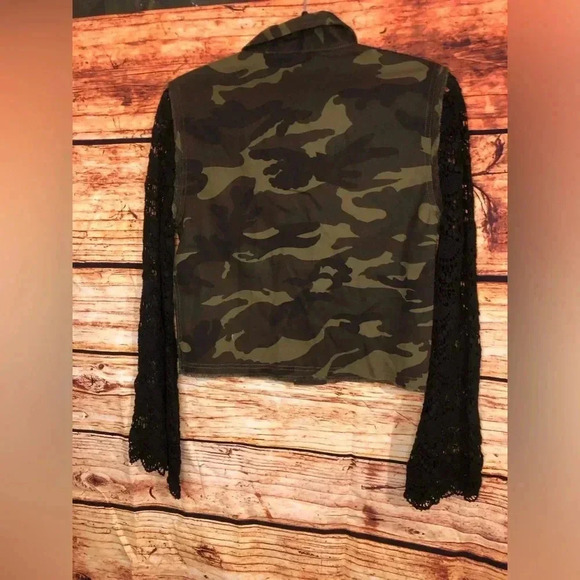 Lace Sleeve Camo Jacket - Picture 12 of 16